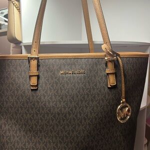 Michael kors tote